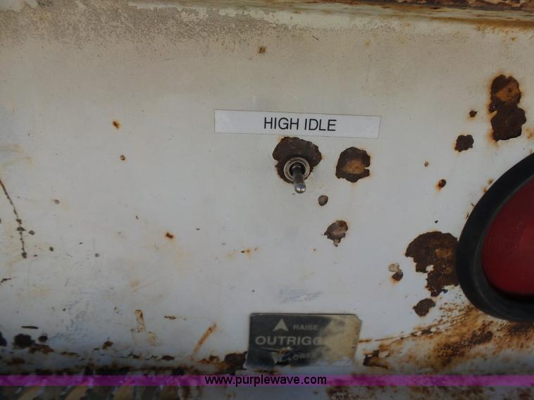 image for item K7186 1996 Freightliner FL70 digger derrick truck