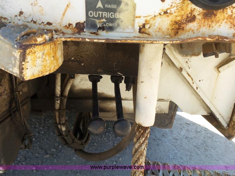 image for item K7186 1996 Freightliner FL70 digger derrick truck