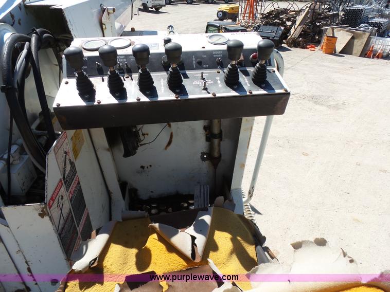 image for item K7186 1996 Freightliner FL70 digger derrick truck