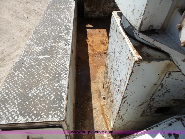 image for item K7186 1996 Freightliner FL70 digger derrick truck