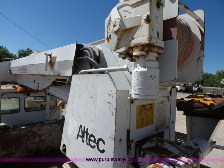 image for item K7186 1996 Freightliner FL70 digger derrick truck