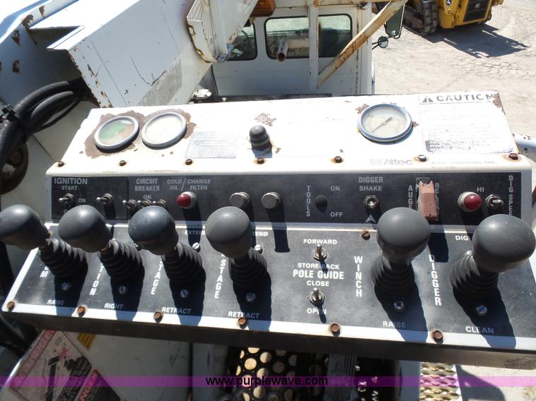 image for item K7186 1996 Freightliner FL70 digger derrick truck