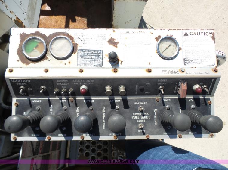 image for item K7186 1996 Freightliner FL70 digger derrick truck