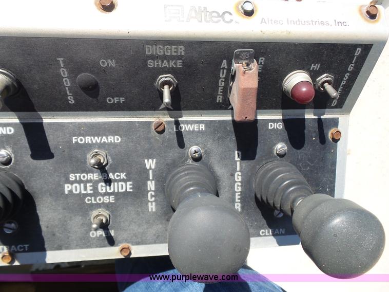 image for item K7186 1996 Freightliner FL70 digger derrick truck