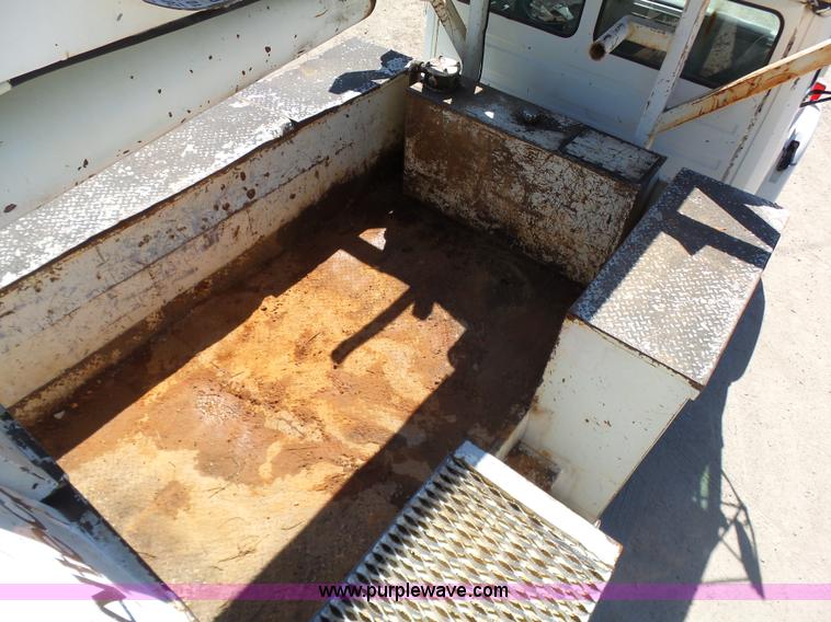 image for item K7186 1996 Freightliner FL70 digger derrick truck