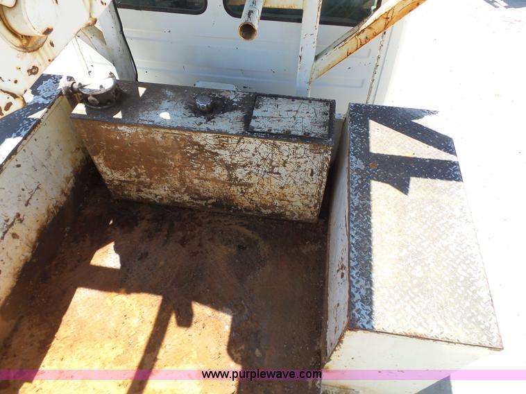 image for item K7186 1996 Freightliner FL70 digger derrick truck