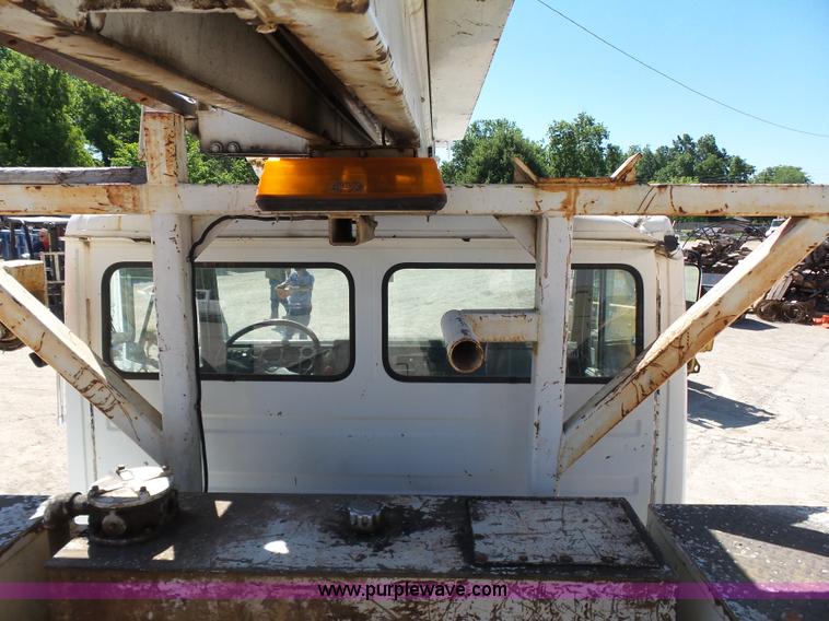 image for item K7186 1996 Freightliner FL70 digger derrick truck