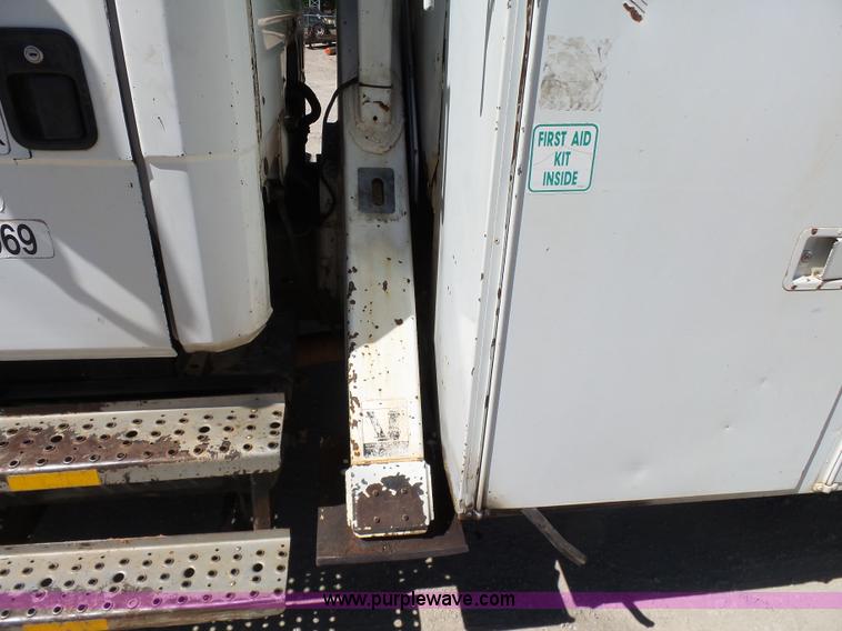 image for item K7186 1996 Freightliner FL70 digger derrick truck