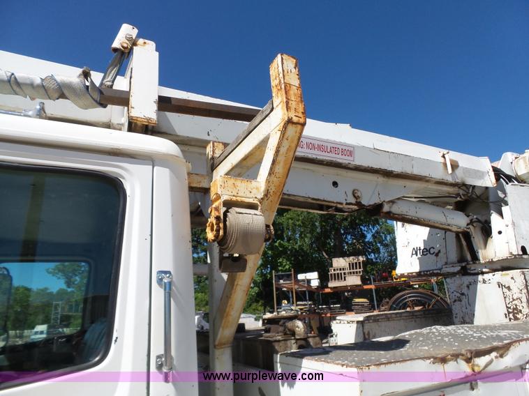 image for item K7186 1996 Freightliner FL70 digger derrick truck