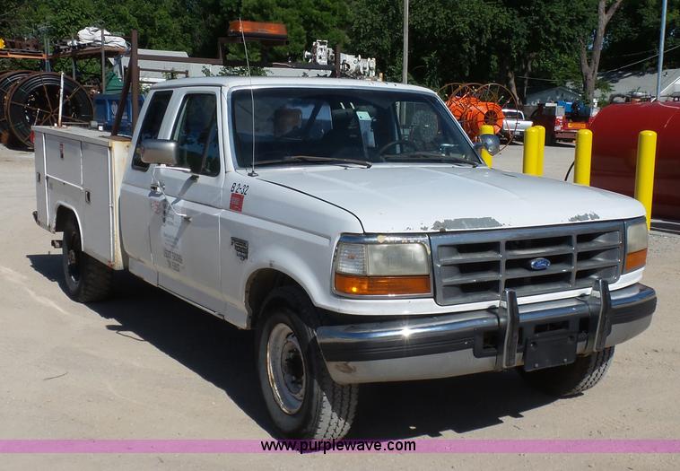image for item K7188 1997 Ford F250 Super Duty SuperCab utility truck