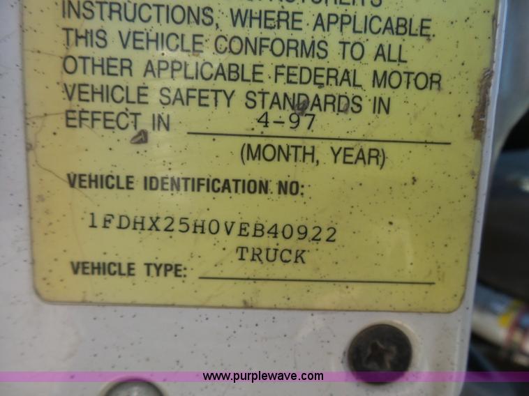 image for item K7188 1997 Ford F250 Super Duty SuperCab utility truck