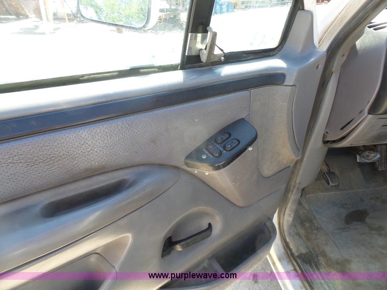 image for item K7188 1997 Ford F250 Super Duty SuperCab utility truck