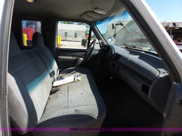 image for item K7188 1997 Ford F250 Super Duty SuperCab utility truck