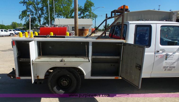 image for item K7188 1997 Ford F250 Super Duty SuperCab utility truck