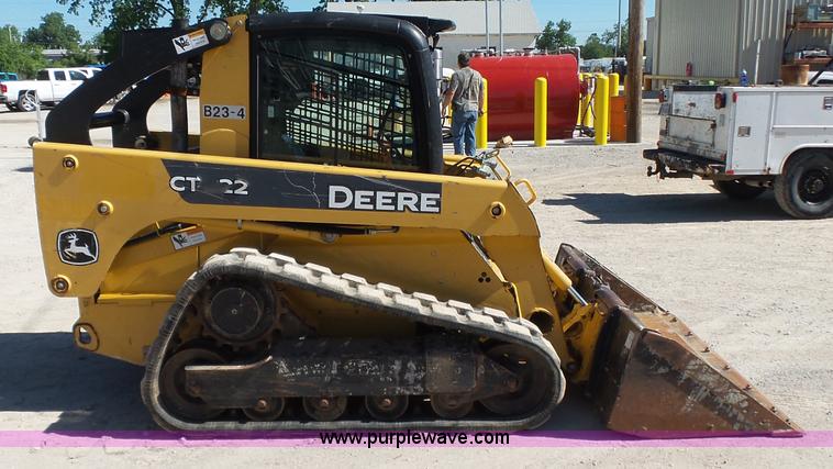 image for item K7189 2007 John Deere CT322 skid steer