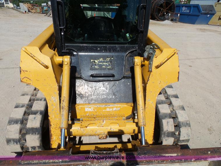 image for item K7189 2007 John Deere CT322 skid steer