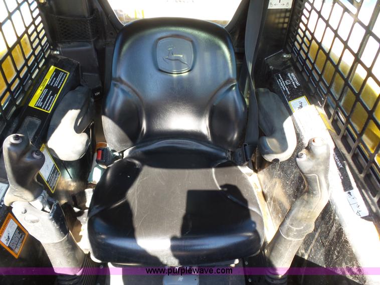image for item K7189 2007 John Deere CT322 skid steer