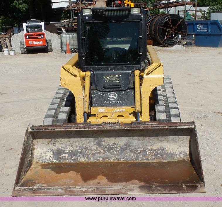 image for item K7189 2007 John Deere CT322 skid steer
