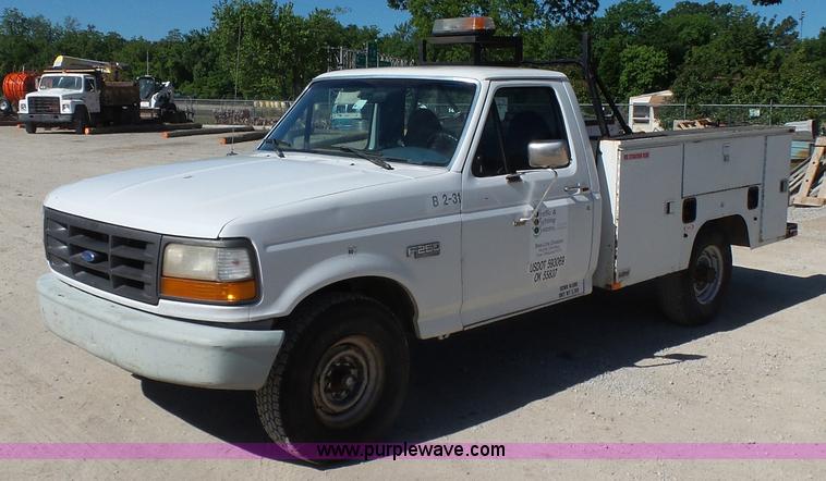 image for item K7190 1995 Ford F250 XL utility truck