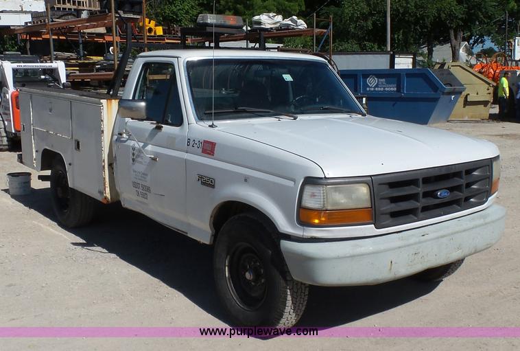 image for item K7190 1995 Ford F250 XL utility truck