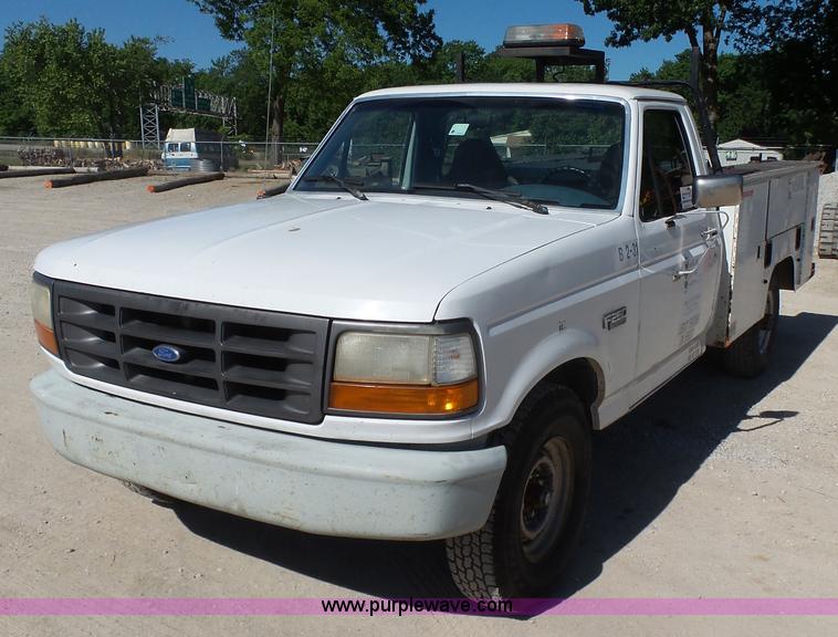 image for item K7190 1995 Ford F250 XL utility truck