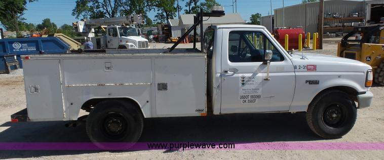 image for item K7190 1995 Ford F250 XL utility truck