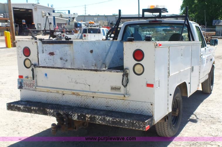 image for item K7190 1995 Ford F250 XL utility truck