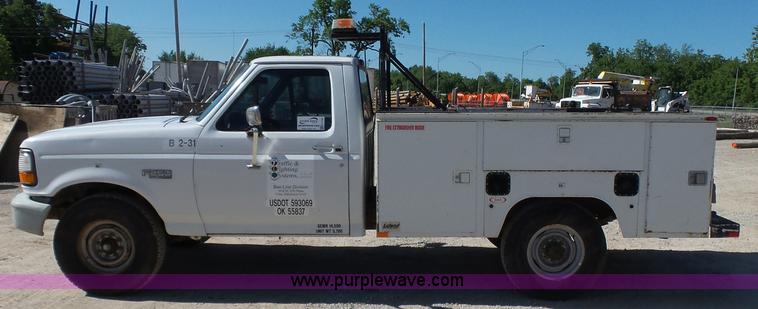 image for item K7190 1995 Ford F250 XL utility truck