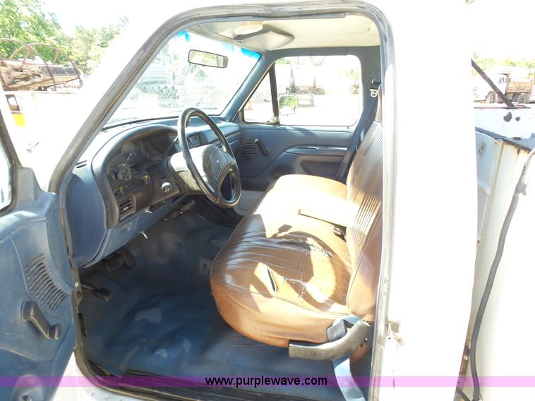 image for item K7190 1995 Ford F250 XL utility truck