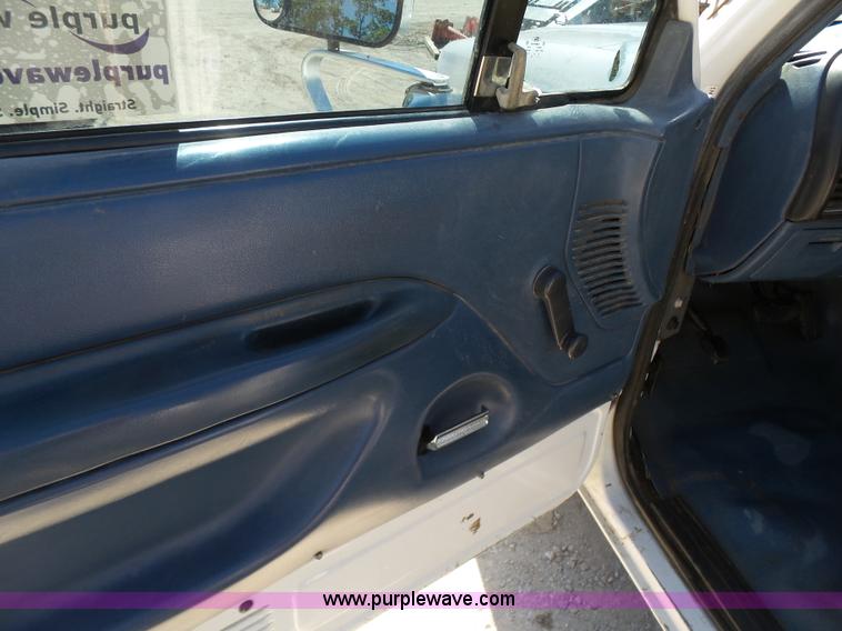 image for item K7190 1995 Ford F250 XL utility truck