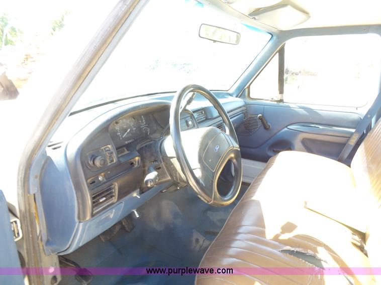 image for item K7190 1995 Ford F250 XL utility truck