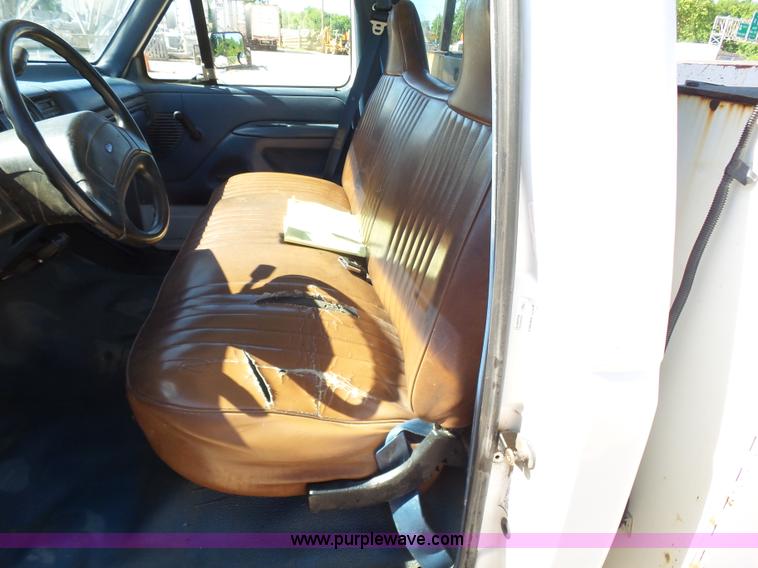 image for item K7190 1995 Ford F250 XL utility truck