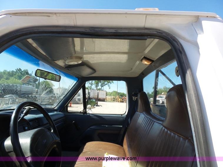 image for item K7190 1995 Ford F250 XL utility truck