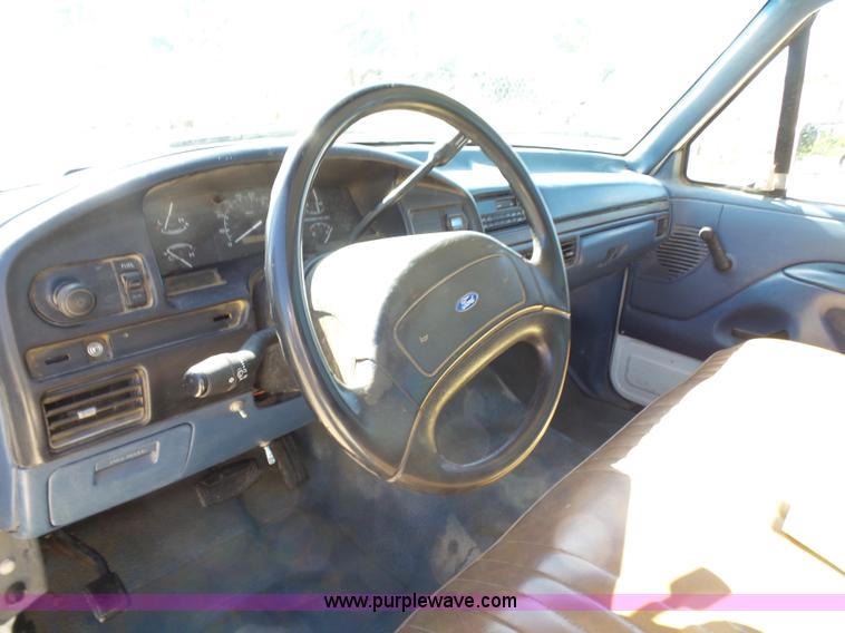 image for item K7190 1995 Ford F250 XL utility truck