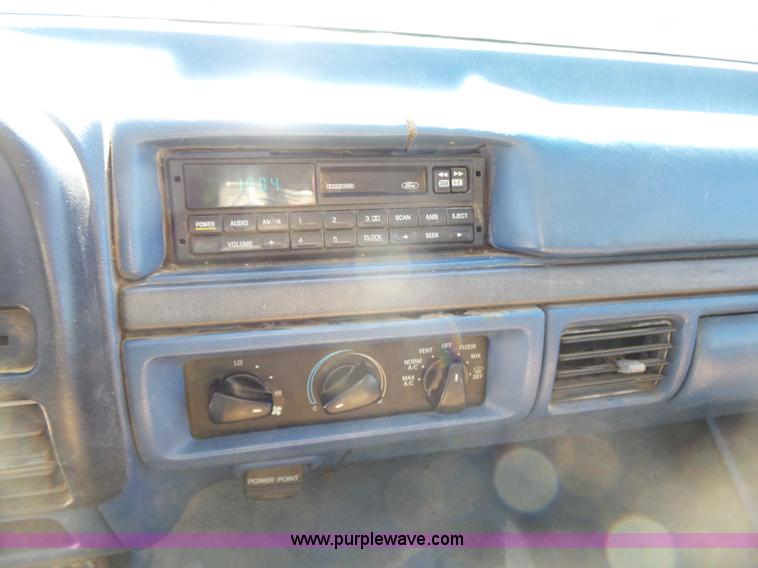 image for item K7190 1995 Ford F250 XL utility truck