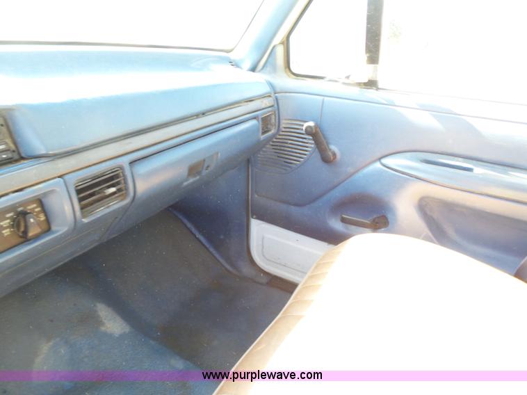 image for item K7190 1995 Ford F250 XL utility truck