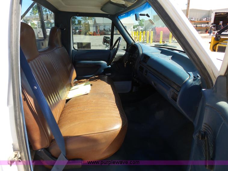 image for item K7190 1995 Ford F250 XL utility truck