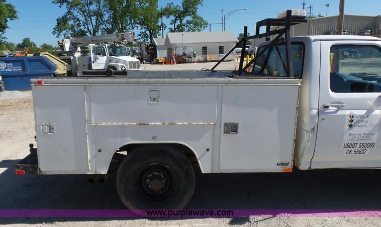 image for item K7190 1995 Ford F250 XL utility truck