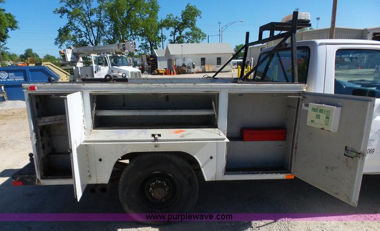 image for item K7190 1995 Ford F250 XL utility truck