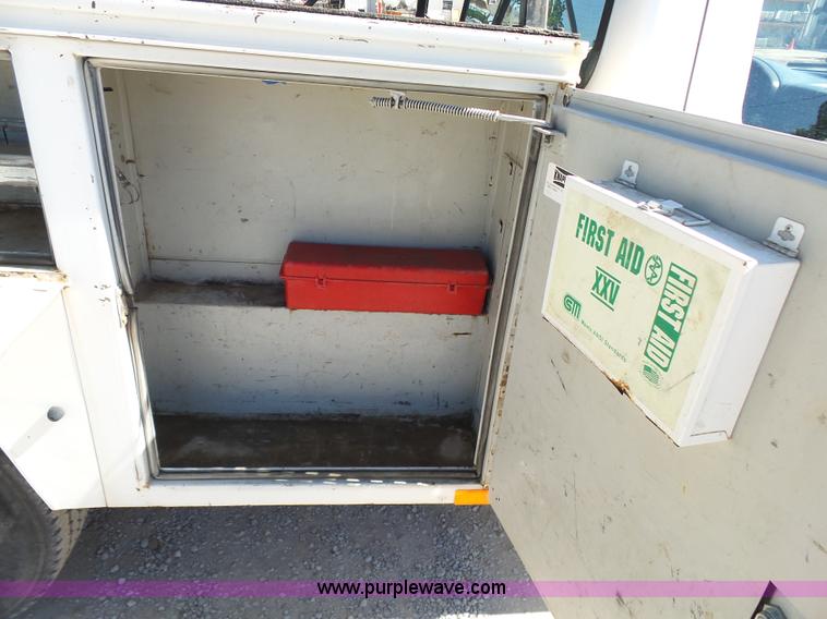 image for item K7190 1995 Ford F250 XL utility truck