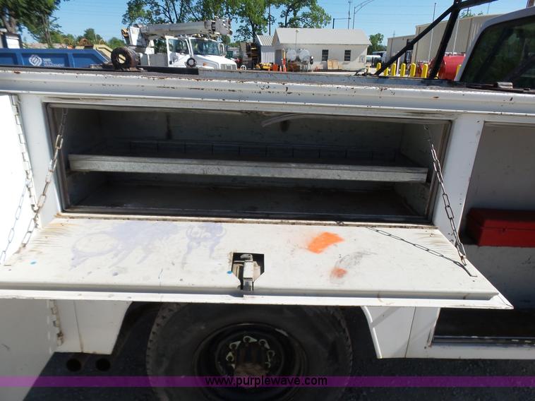 image for item K7190 1995 Ford F250 XL utility truck