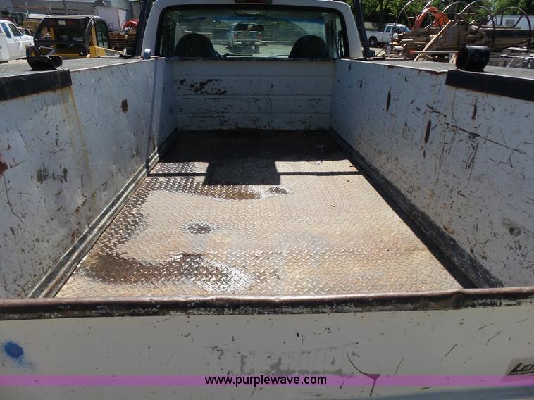 image for item K7190 1995 Ford F250 XL utility truck