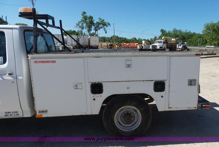 image for item K7190 1995 Ford F250 XL utility truck