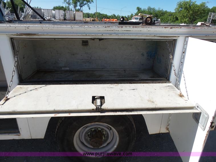 image for item K7190 1995 Ford F250 XL utility truck