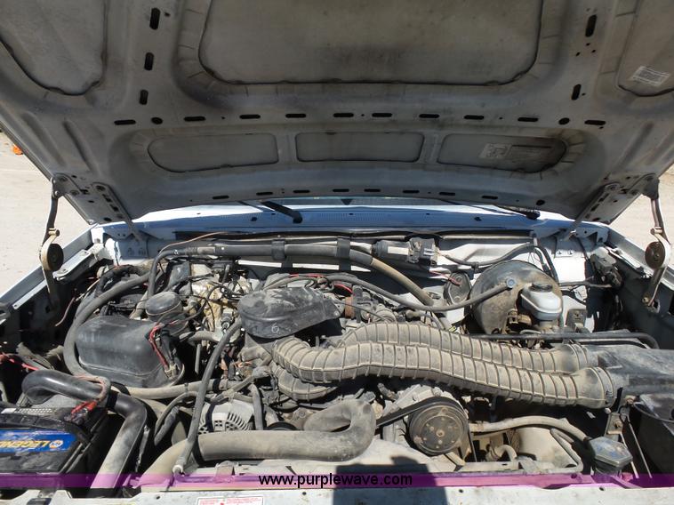 image for item K7190 1995 Ford F250 XL utility truck