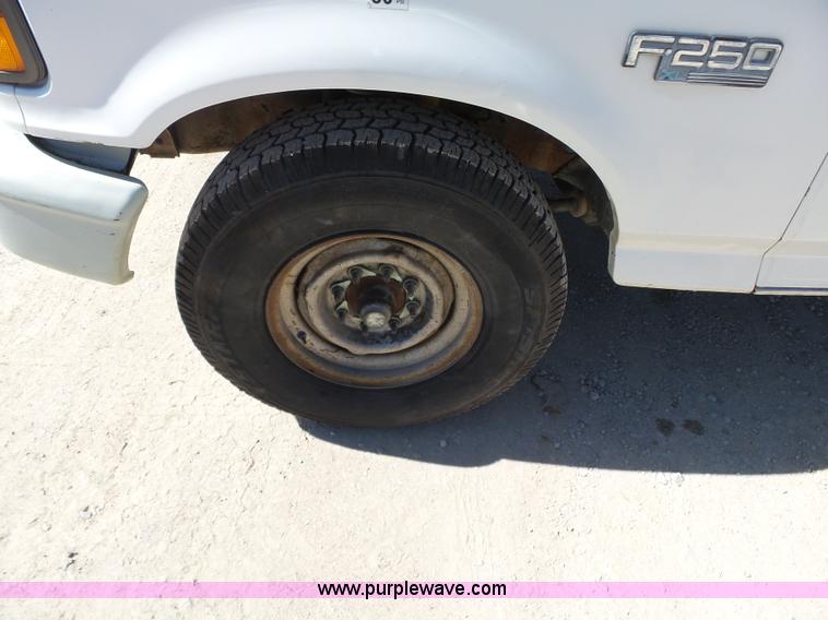 image for item K7190 1995 Ford F250 XL utility truck