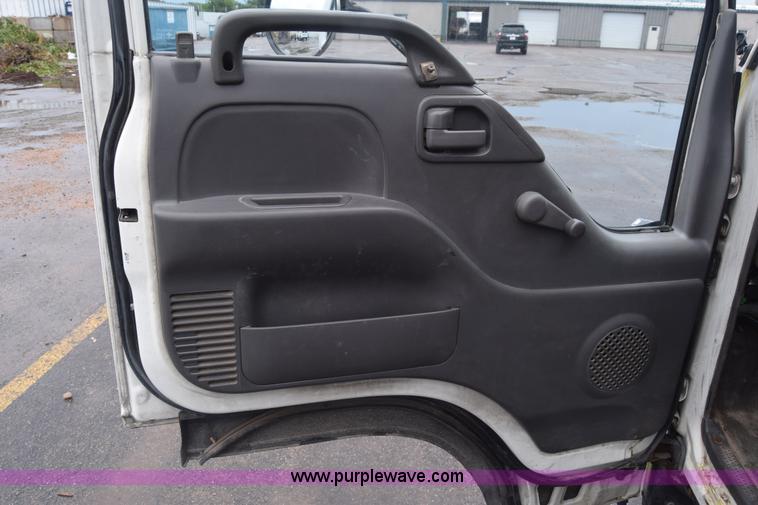 image for item K7343 1997 Isuzu NPR flatbed truck