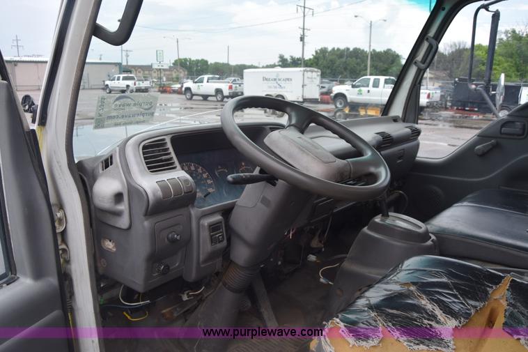 image for item K7343 1997 Isuzu NPR flatbed truck