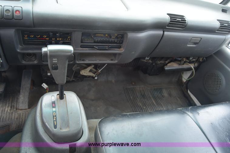 image for item K7343 1997 Isuzu NPR flatbed truck