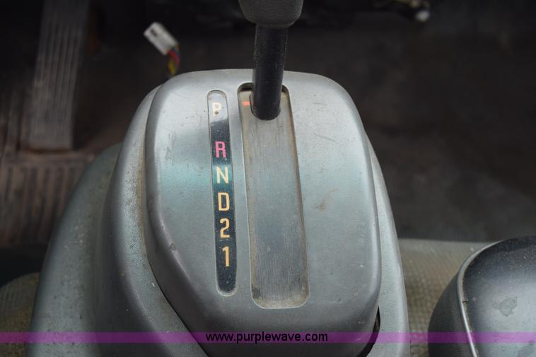 image for item K7343 1997 Isuzu NPR flatbed truck